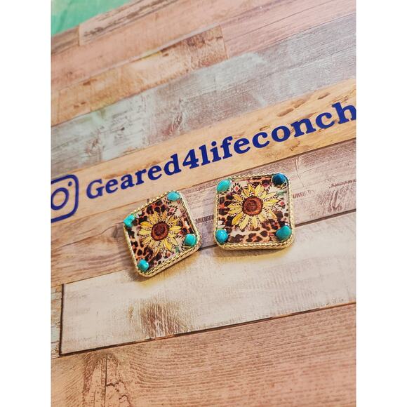 Cheetah tack, sunflower concho, leather custom conchos, screwback concho - Picture 4 of 5